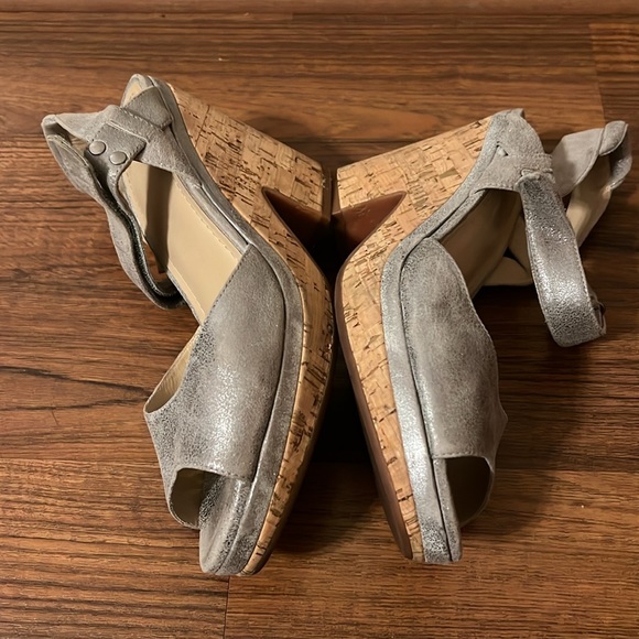 Johnston & Murphy Gold Cork Leather Sandals Size 8 Women's Shoes - Picture 4 of 7